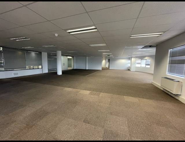 1,053M² OFFICE TO LET IN PARKTOWN